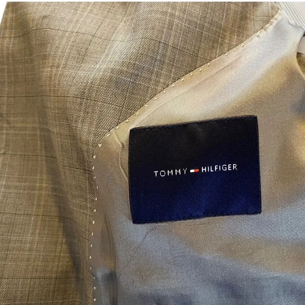 Tommy Hilfiger Mens Gray Plaid 100% Wool Blazer Sport Coat 40R Two Button